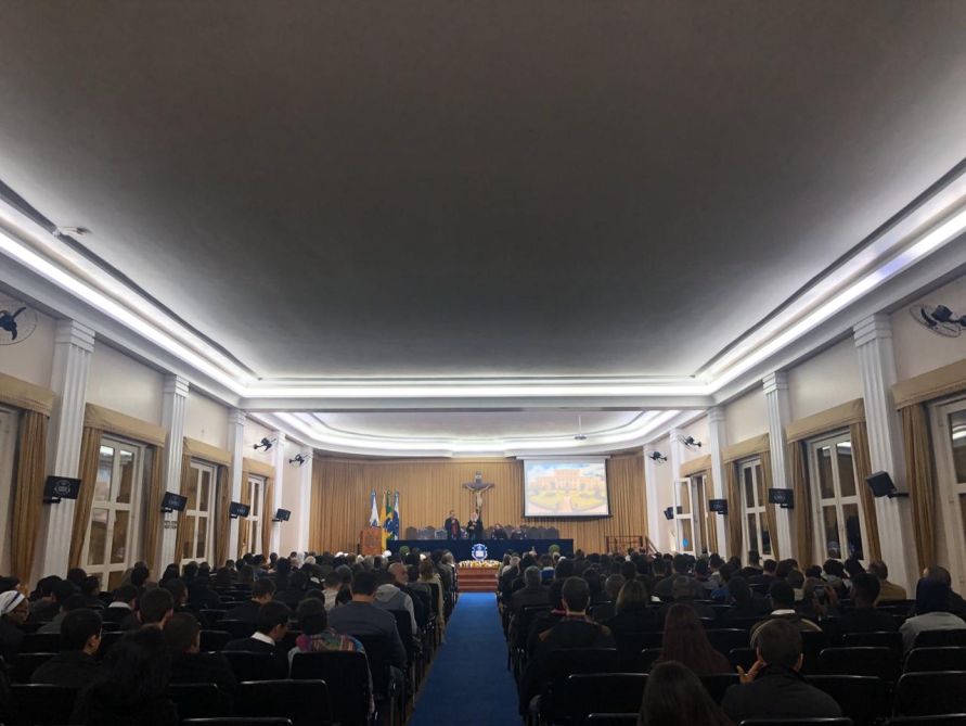 Imagem da palestra em Petrópolis, feita na Universidade Católica de Petrópolis